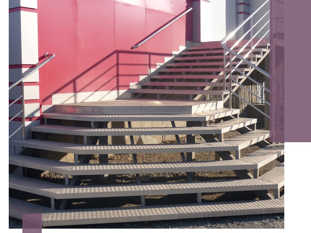 Лестницы для магазина в Сегеже — изготовление и монтаж