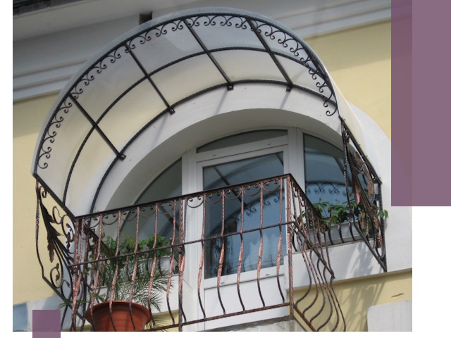 Козырьки над балконом в Сегеже — изготовление и монтаж