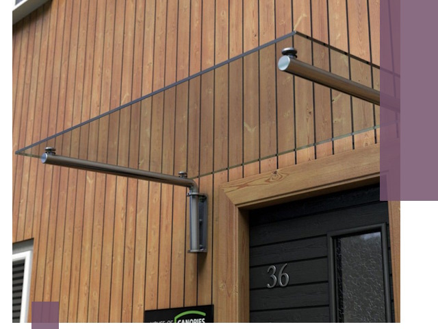 Стеклянные козырьки на входы и фасады в Сегеже